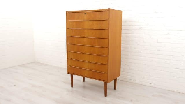 Commode Haute Lumière Teck Subtil Poignées en Bois 1960s