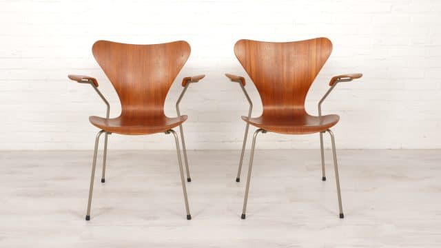2 Vintage Butterfly Chairs By Arne Jacobsen For Fritz Hansen Model 3207 Teak