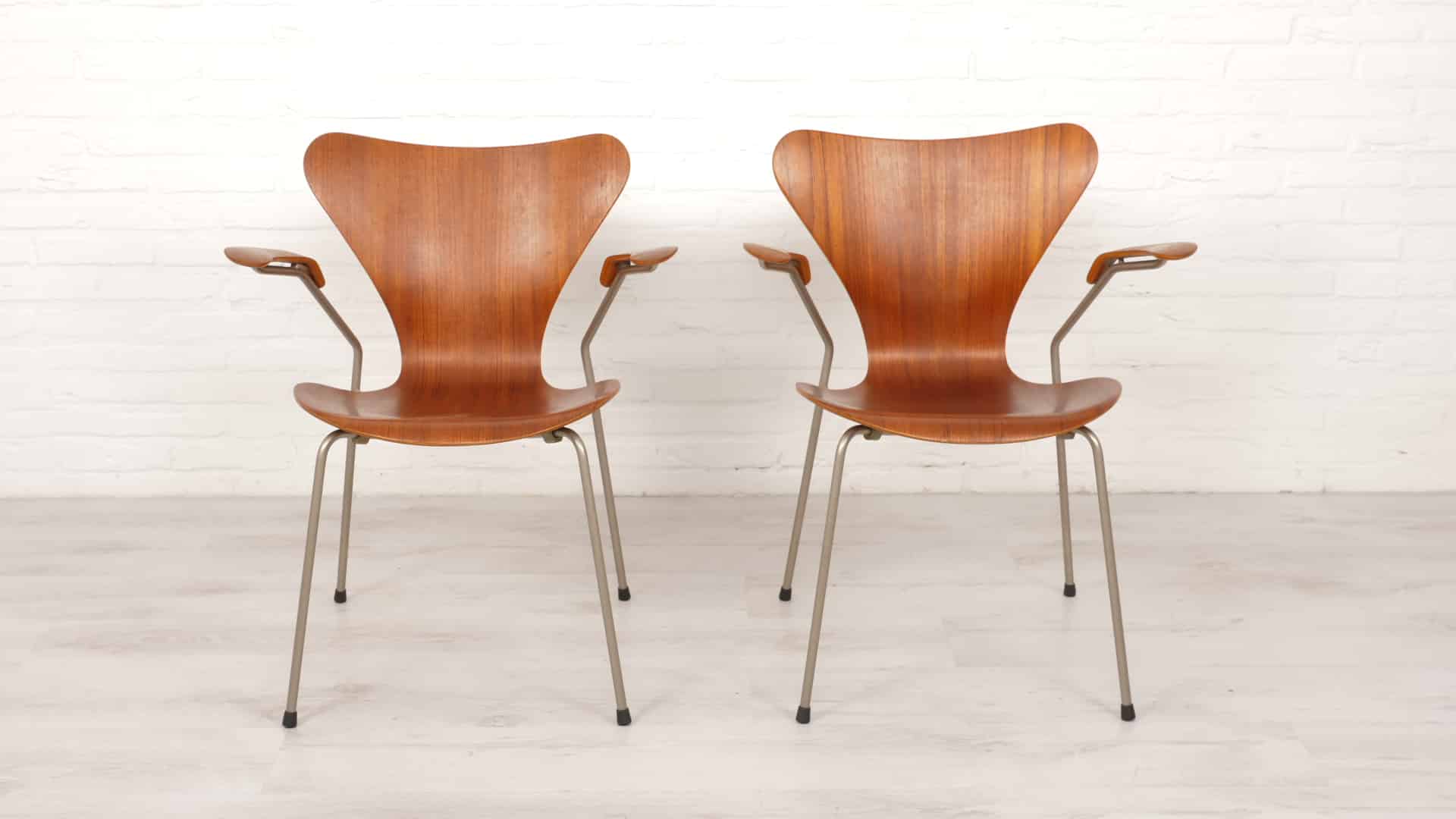 2 Vintage butterfly chairs by Arne Jacobsen for Fritz Hansen model