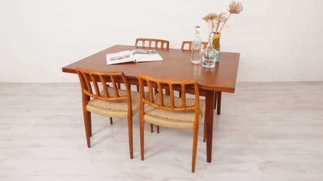 Table à manger vintage extensible en teck H Sigh Amp Sn