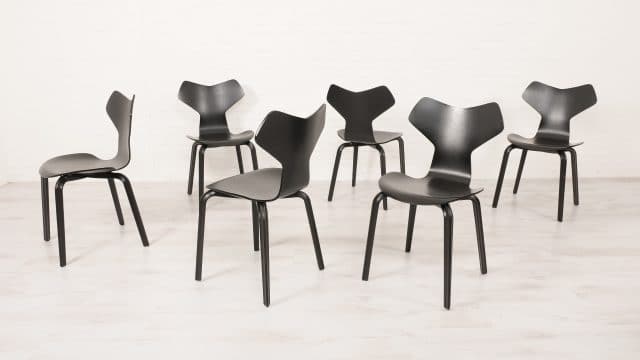 6 Chaises de salle à manger noires par Arne Jacobsen pour Fritz Hansen Modèle Grand Prix