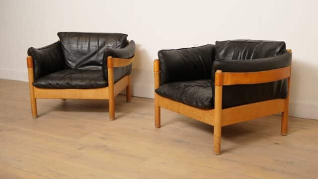Set Of 2 Vintage Lounge Armchairs Oak Leather Danish